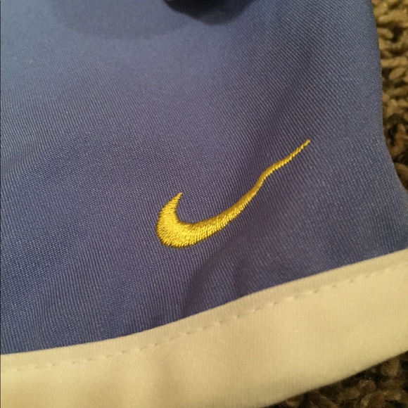 Nike Light Weight White and Blue Jacket - Picture 5 of 7